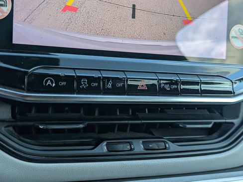 Used 2024 Jeep Compass Limited image 15