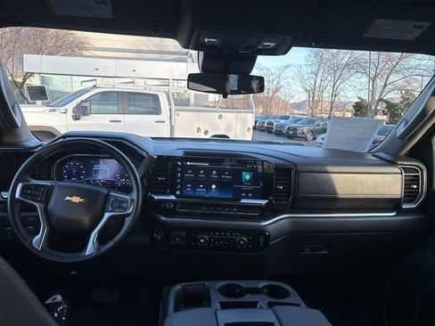 Used 2025 Chevrolet Silverado 2500 LT w/ Convenience Package image 29