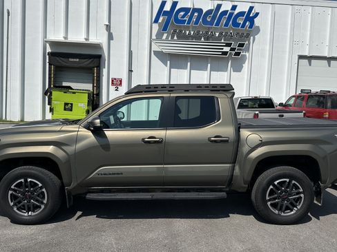 Used 2024 Toyota Tacoma TRD Sport w/ TRD Sport Premium Package AWD/4WD image 7