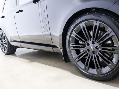 Used 2025 Land Rover Range Rover SE image 14