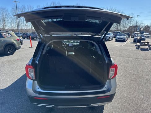 Used 2023 Ford Explorer XLT w/ Equipment Group 202A image 10