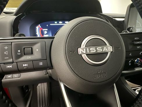 Certified 2024 Nissan Pathfinder Platinum AWD/4WD image 17