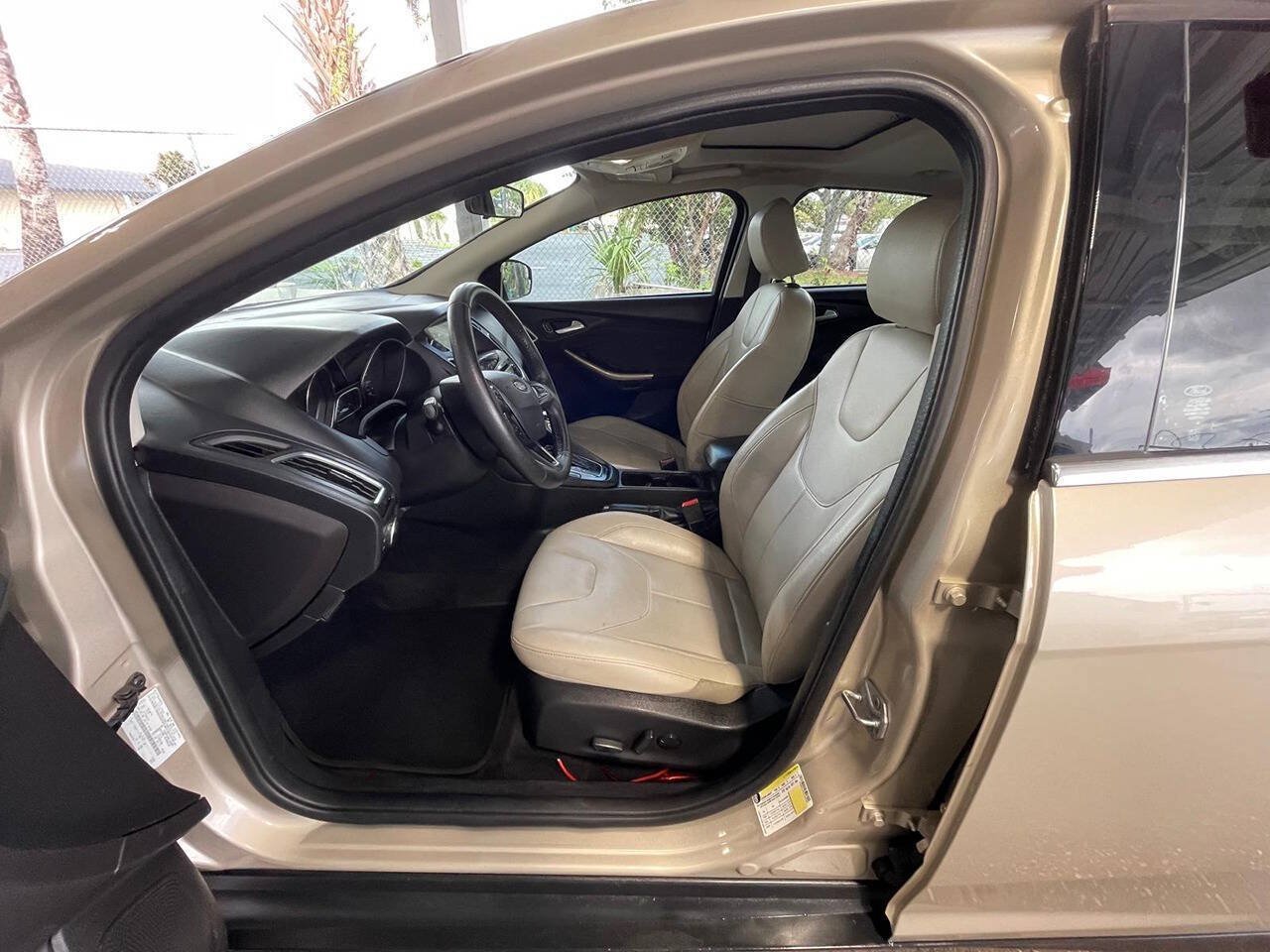 Used 2018 Ford Focus Titanium FWD image 7