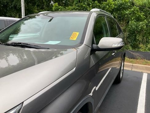 Used 2014 Kia Sorento EX FWD image 8