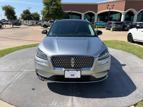 Used 2022 Lincoln Corsair AWD w/ Premium Package image 2
