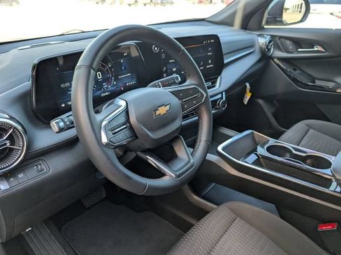 Used 2025 Chevrolet Equinox LT w/ Safety and Technology Package FWD image 9