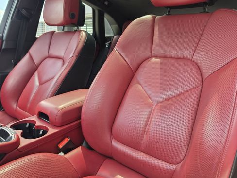 Certified 2024 Porsche Macan S AWD/4WD image 5