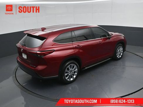 Used 2023 Toyota Highlander Limited AWD/4WD image 52