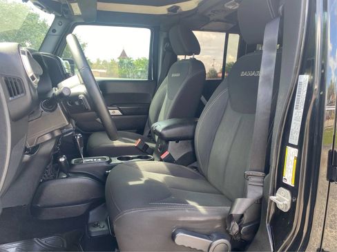 Used 2016 Jeep Wrangler Unlimited Sahara w/ Connectivity Group AWD/4WD image 9