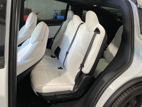 Used 2018 Tesla Model X 75D image 9