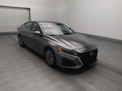 Used 2023 Nissan Altima 2.5 SV FWD image 13