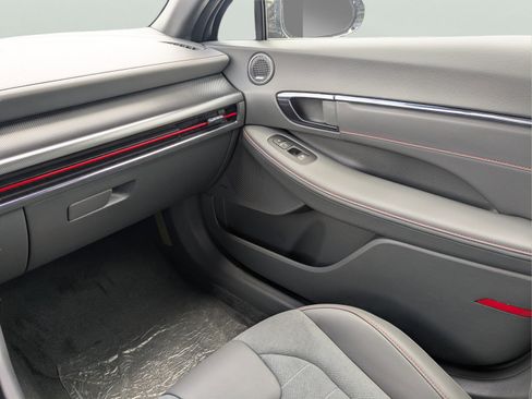 Used 2025 Hyundai Elantra Sport FWD image 19