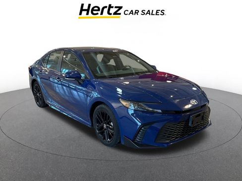 Used 2025 Toyota Camry SE image 1