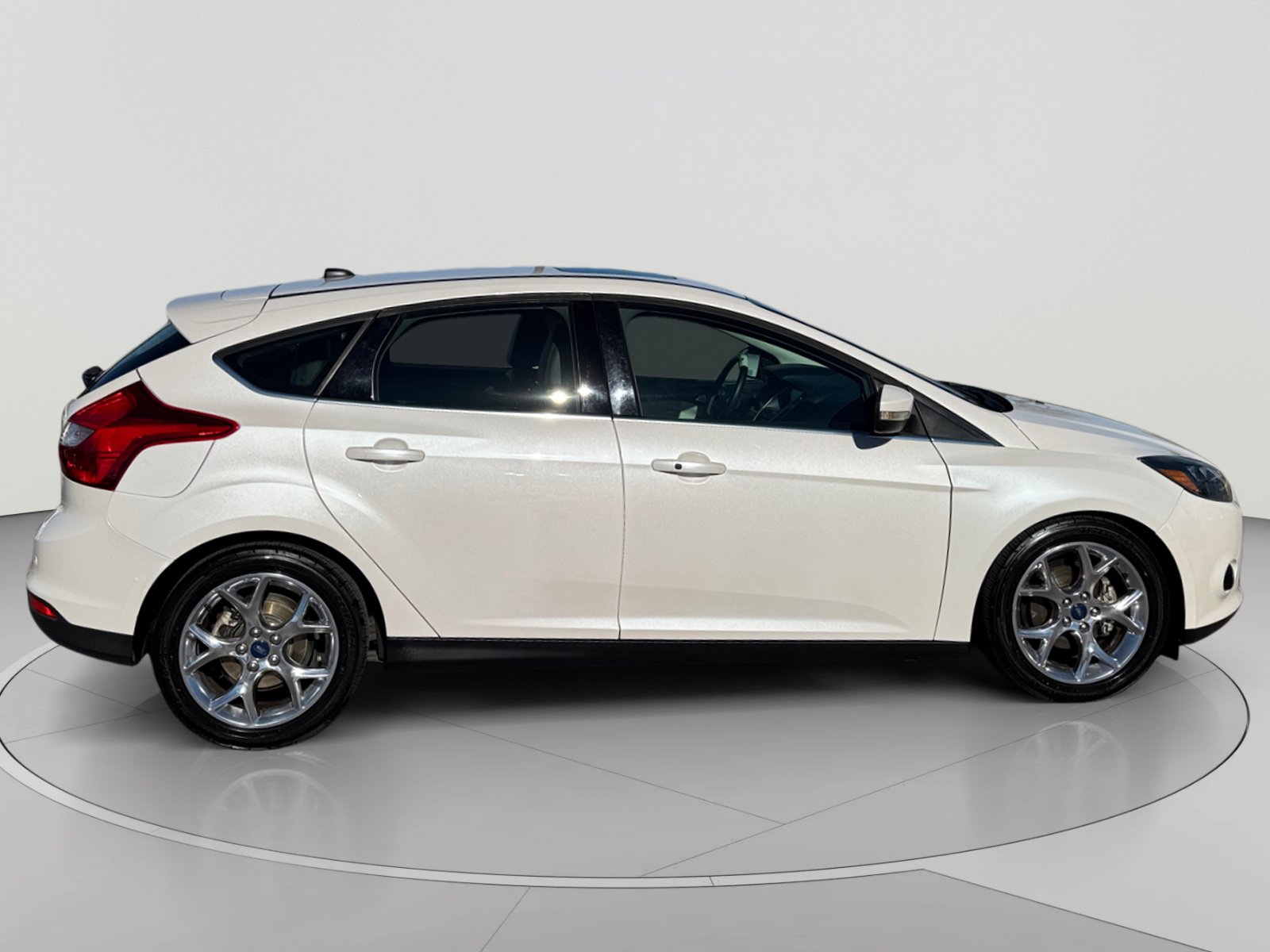 Used 2013 Ford Focus Titanium FWD image 6