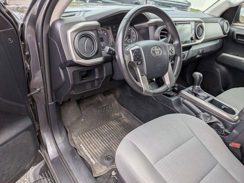 Used 2017 Toyota Tacoma 4x4 Access Cab image 9
