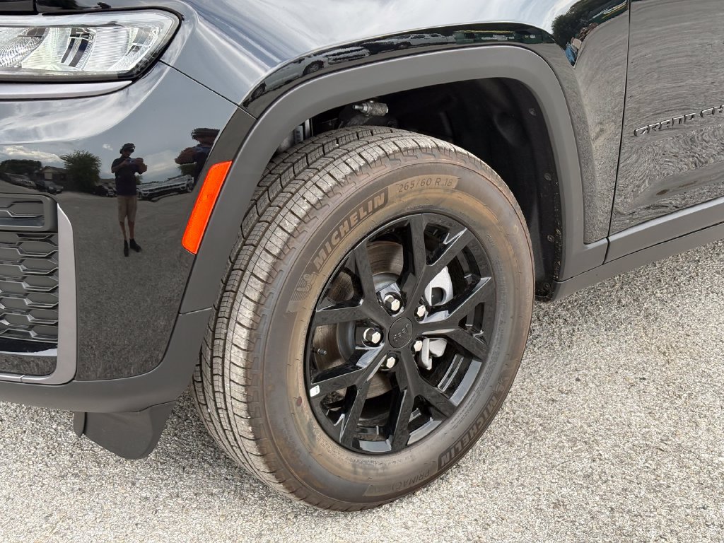 New 2026 Jeep Grand Cherokee Altitude RWD image 9