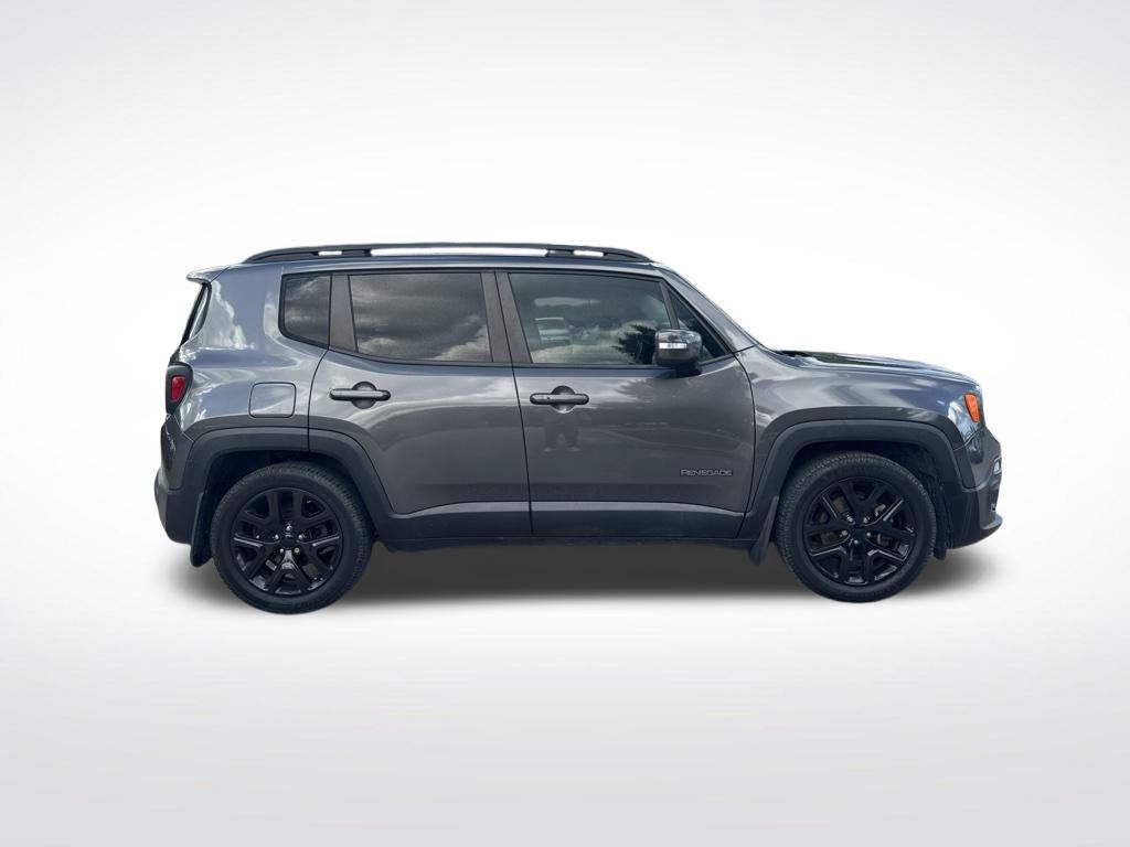 Used 2017 Jeep Renegade Altitude FWD image 4