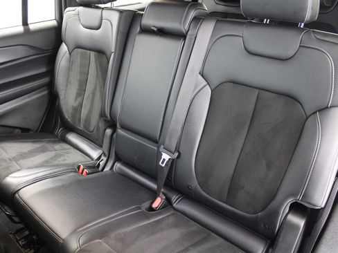 Used 2023 Jeep Grand Cherokee L Laredo AWD/4WD image 18