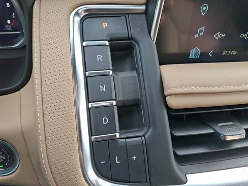 Used 2023 Chevrolet Tahoe Premier w/ Premium Package 2 image 16