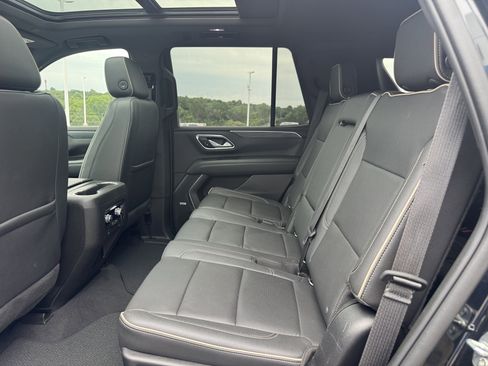 Used 2022 GMC Yukon SLT w/ SLT Premium Package AWD/4WD image 9