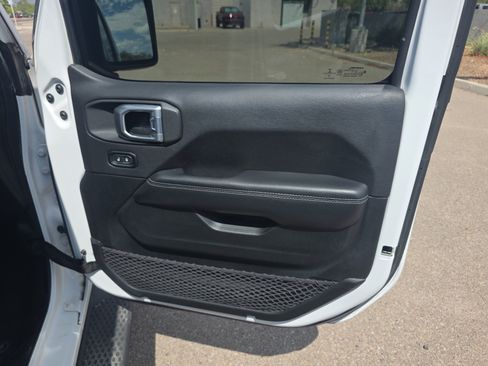 Used 2020 Jeep Wrangler Unlimited Sahara AWD/4WD image 16