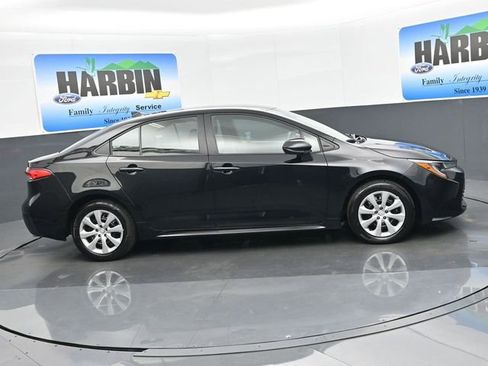 Used 2025 Toyota Corolla LE image 7