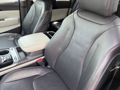 Used 2022 Kia Carnival SX image 11