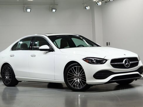 Used 2023 Mercedes-Benz C 300 4MATIC Sedan image 2