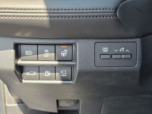 Used 2021 Toyota Avalon Limited w/ Advanced Safety Package FWD image 16