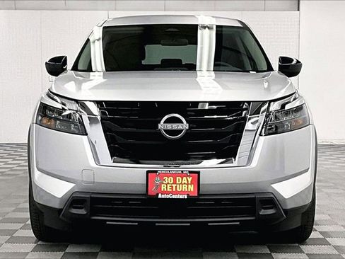 New 2025 Nissan Pathfinder S image 15