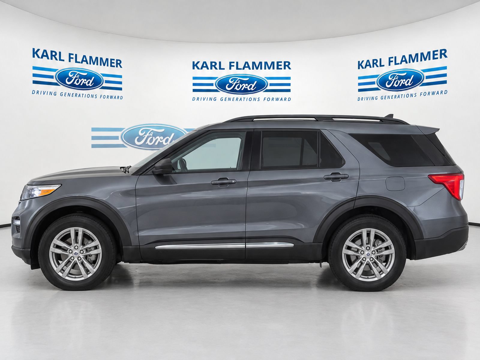 Used 2023 Ford Explorer XLT w/ Equipment Group 202A AWD/4WD image 6