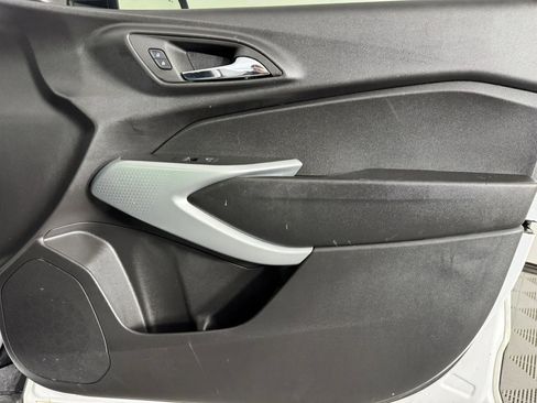 Used 2025 Chevrolet Trax RS w/ Driver Confidence Package image 37