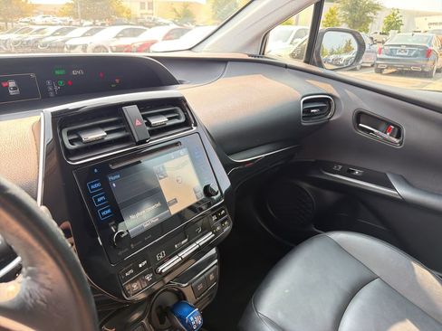 Used 2017 Toyota Prius Four FWD image 25