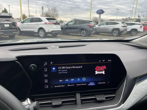 Used 2025 Chevrolet Trax LT image 17