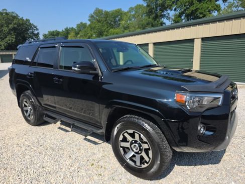 Certified 2024 Toyota 4Runner TRD Off-Road Premium w/ Moonroof Package AWD/4WD image 9