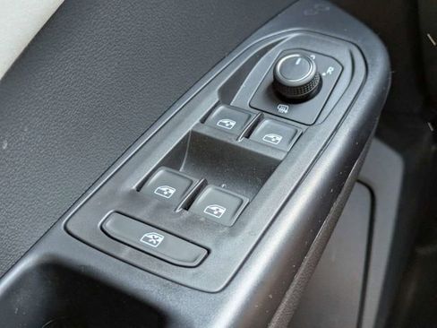 New 2026 Volkswagen Taos SE FWD image 25