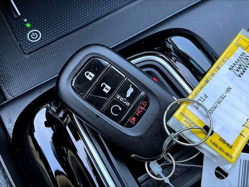 Certified 2025 Honda Pilot Touring image 15