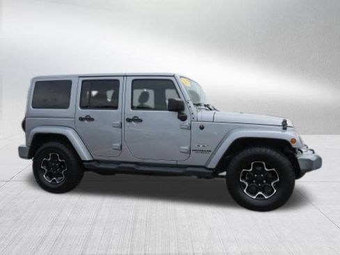 Used 2017 Jeep Wrangler Unlimited Sahara w/ Dual Top Group AWD/4WD image 2