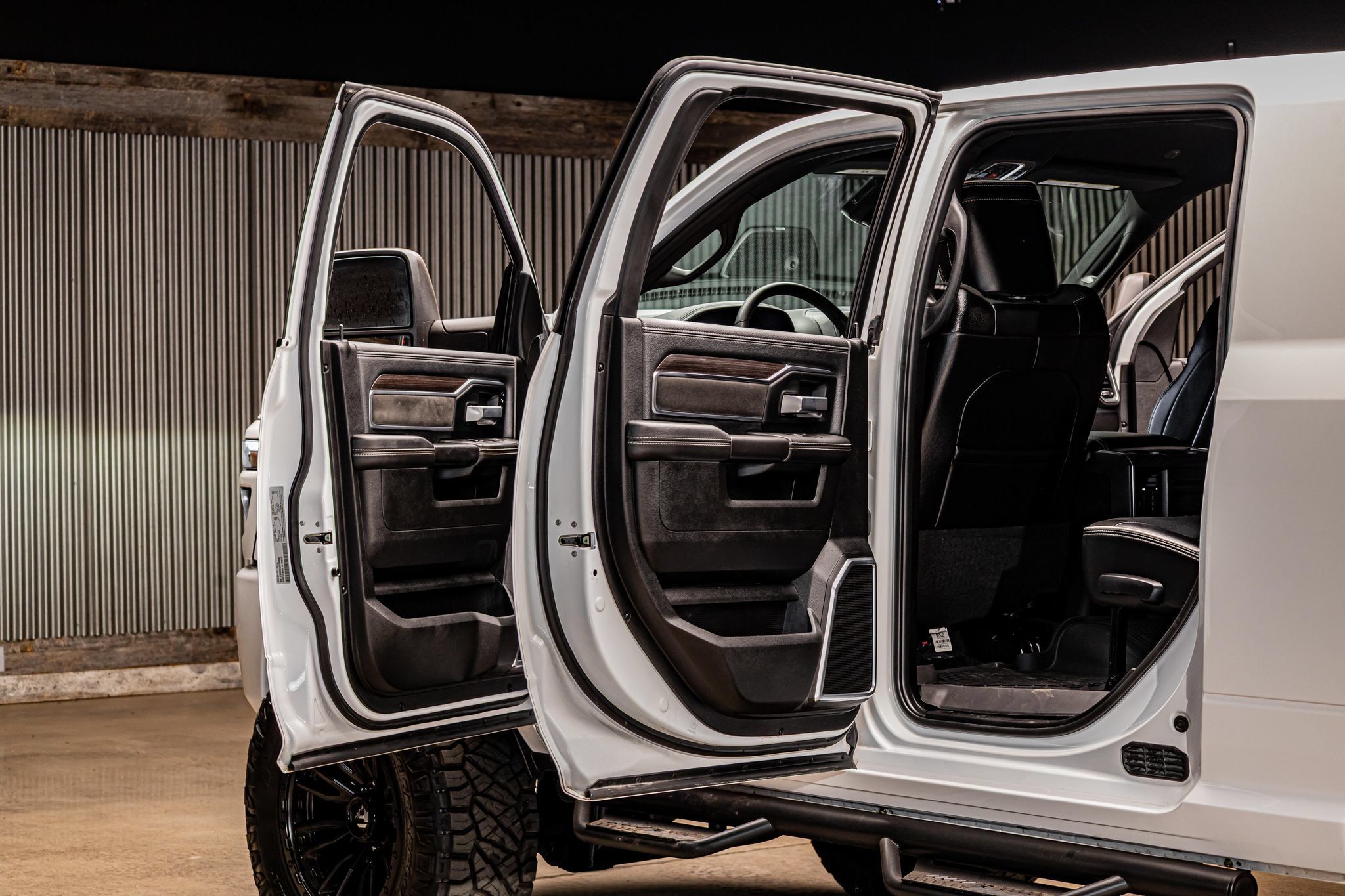 Used 2025 RAM 2500 Laramie w/ Night Edition AWD/4WD image 32