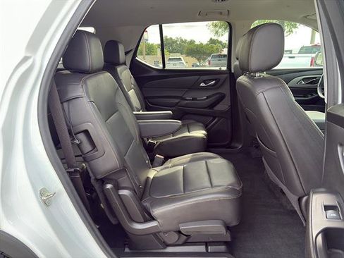 Used 2021 Chevrolet Traverse RS AWD/4WD image 16