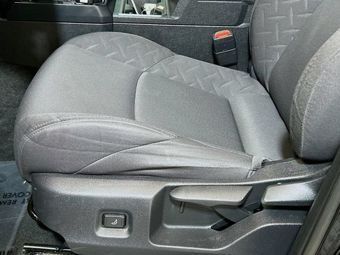 Used 2025 Toyota Tacoma SR5 AWD/4WD image 16