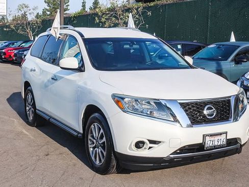 Used 2013 Nissan Pathfinder SV FWD image 3