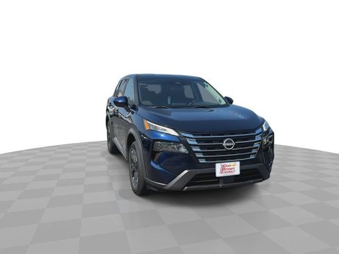 Used 2024 Nissan Rogue SV AWD/4WD image 3