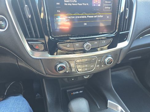 Used 2023 Chevrolet Traverse LT image 13