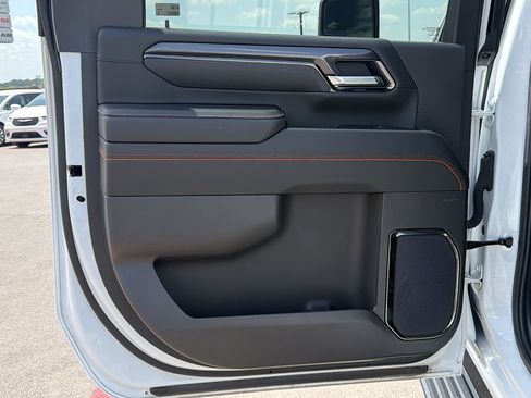 Used 2025 GMC Sierra 2500 AT4 w/ AT4 Premium Plus Package AWD/4WD image 14