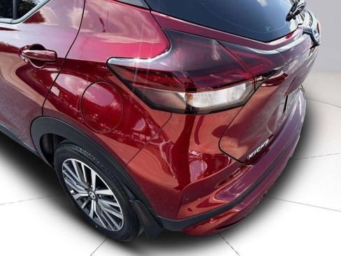 Used 2021 Nissan Kicks SV image 12