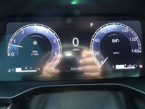 Used 2025 Jeep Grand Cherokee L Laredo image 24