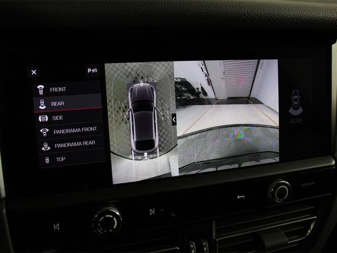 Used 2023 Porsche Macan image 17