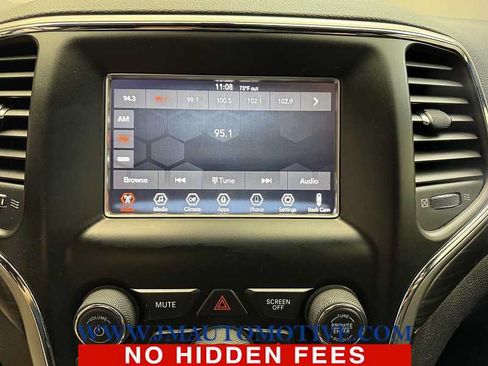 Used 2019 Jeep Grand Cherokee Laredo AWD/4WD image 22
