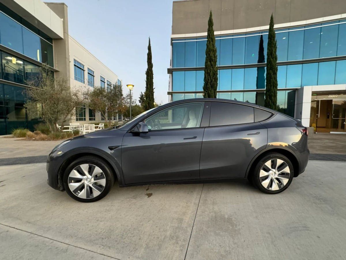 Used 2023 Tesla Model Y Long Range AWD/4WD image 10